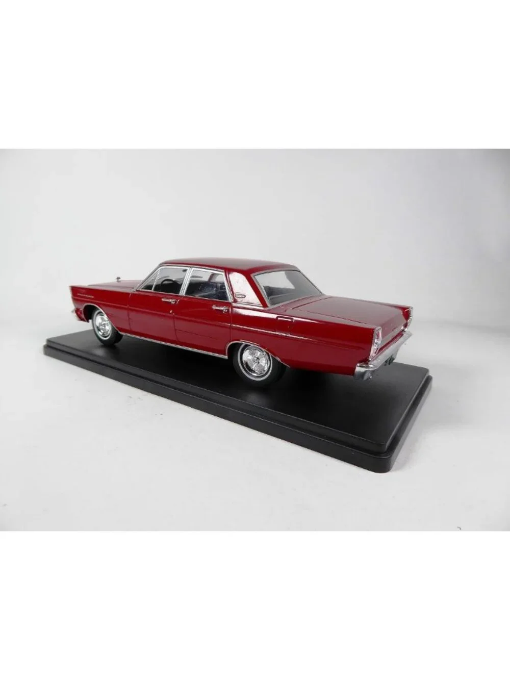 1965 Ford Galaxie 500 Miniature Car Model 1/24 Scale Collectible Toy Vehicle